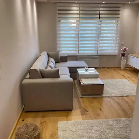 Jellenaa * Ζλάτιμπορ